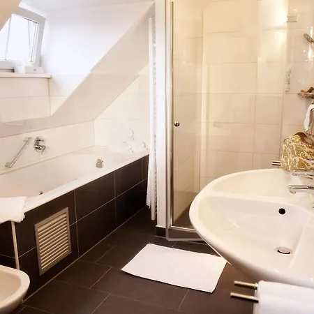Advantage Hotel 3*